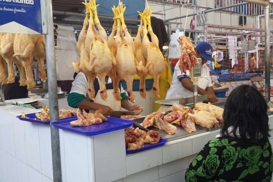 Se intoxicaron más de 12 personas por comer pollo rostizado en Ixcaquixtla