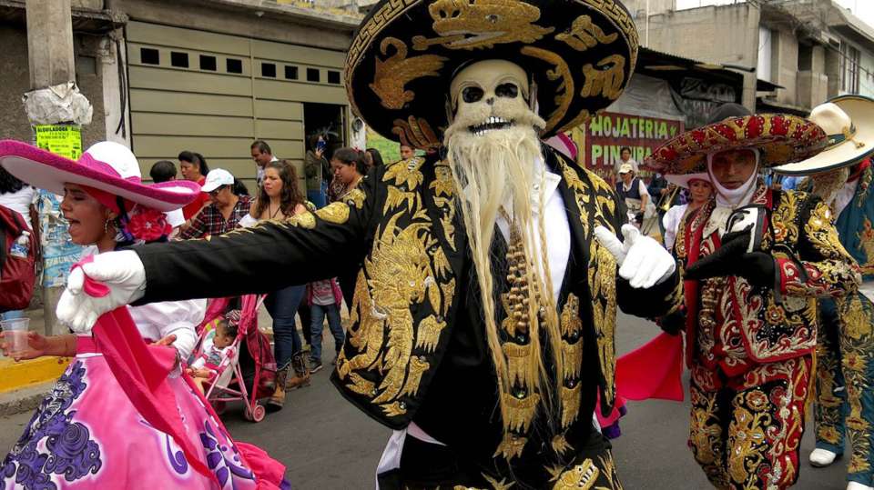 Mexicanos gastan más en fiestas y celebraciones