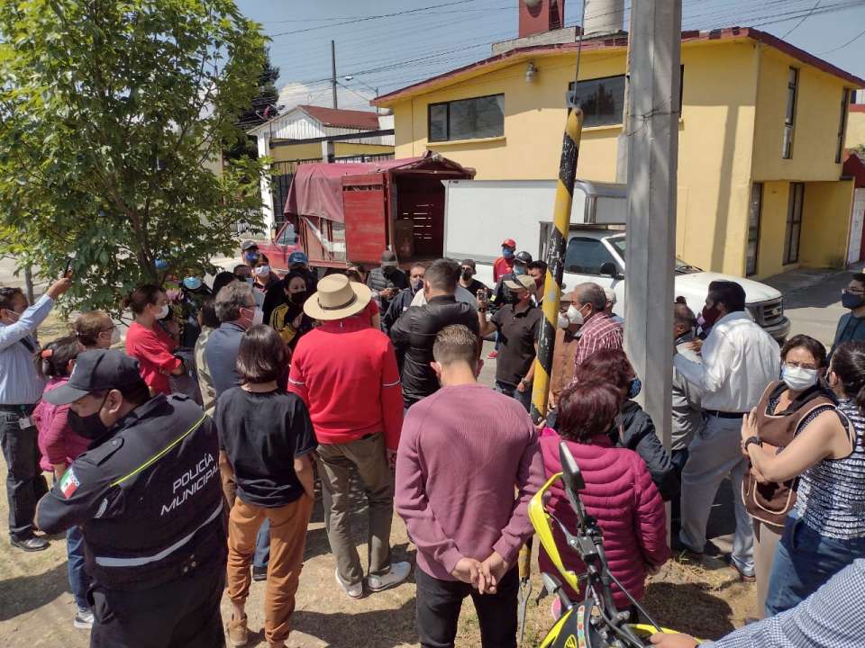 Vecinos de colonia Meteoro en Toluca denuncian agresión de policías municipales