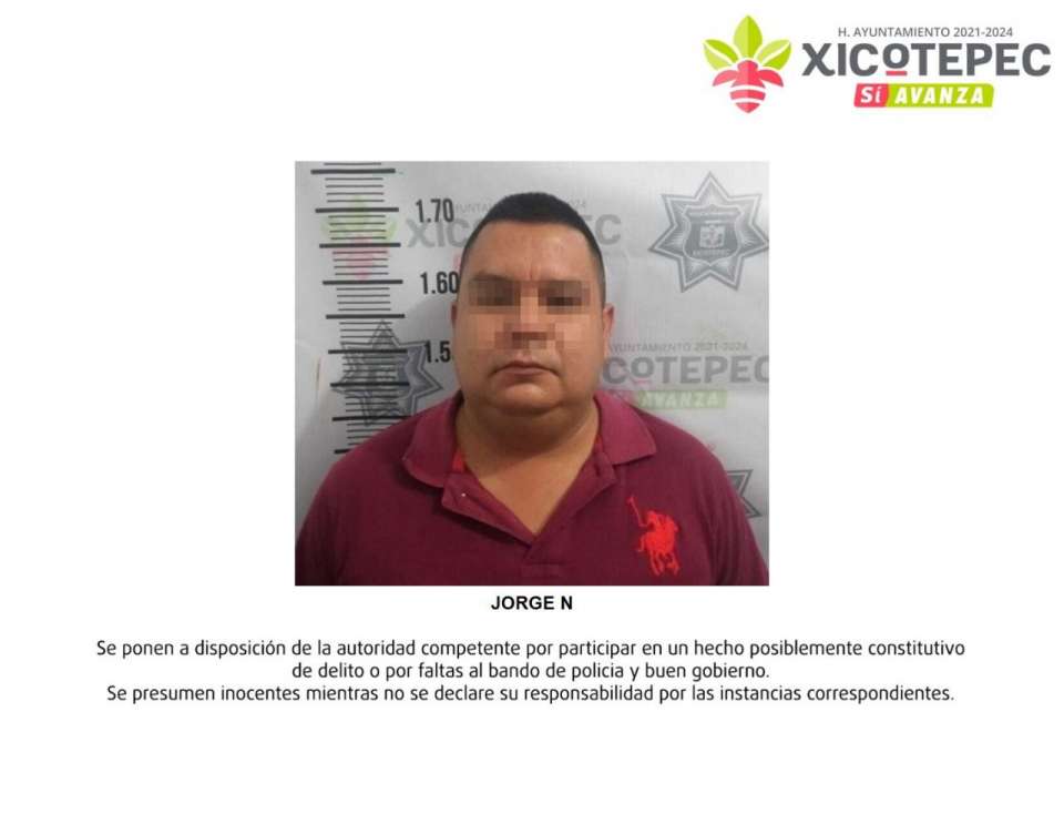 Asegura policía municipal de Xicotepec a persona de origen colombiano.