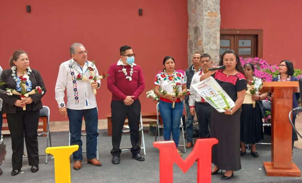 Promueve gobierno estatal fortalecimiento de lenguas náhuatl y totonakú