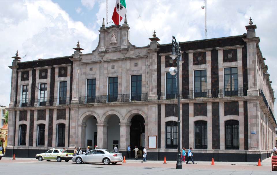 Cunde el temor entre trabajadores del Ayuntamiento de Toluca por falta de pagos y posibles despidos