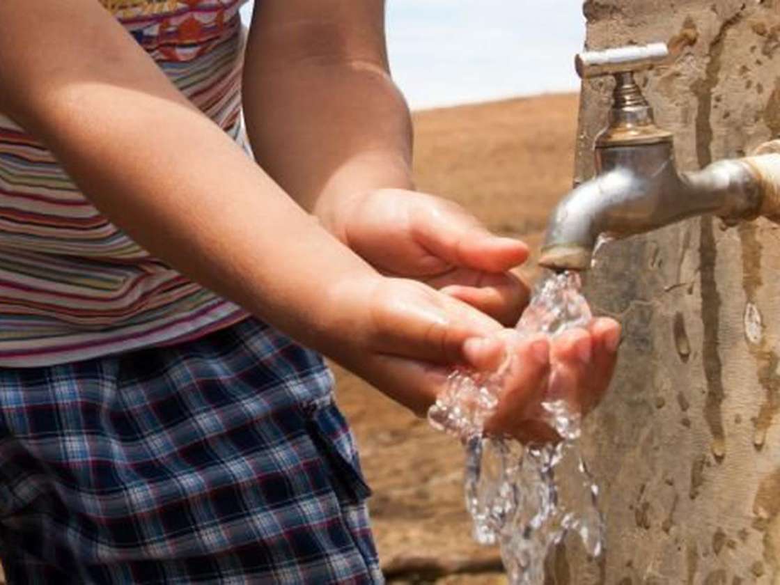 La mitad de escuelas de la capital tiene adeudos de agua y Luz: Libertad Aguirre