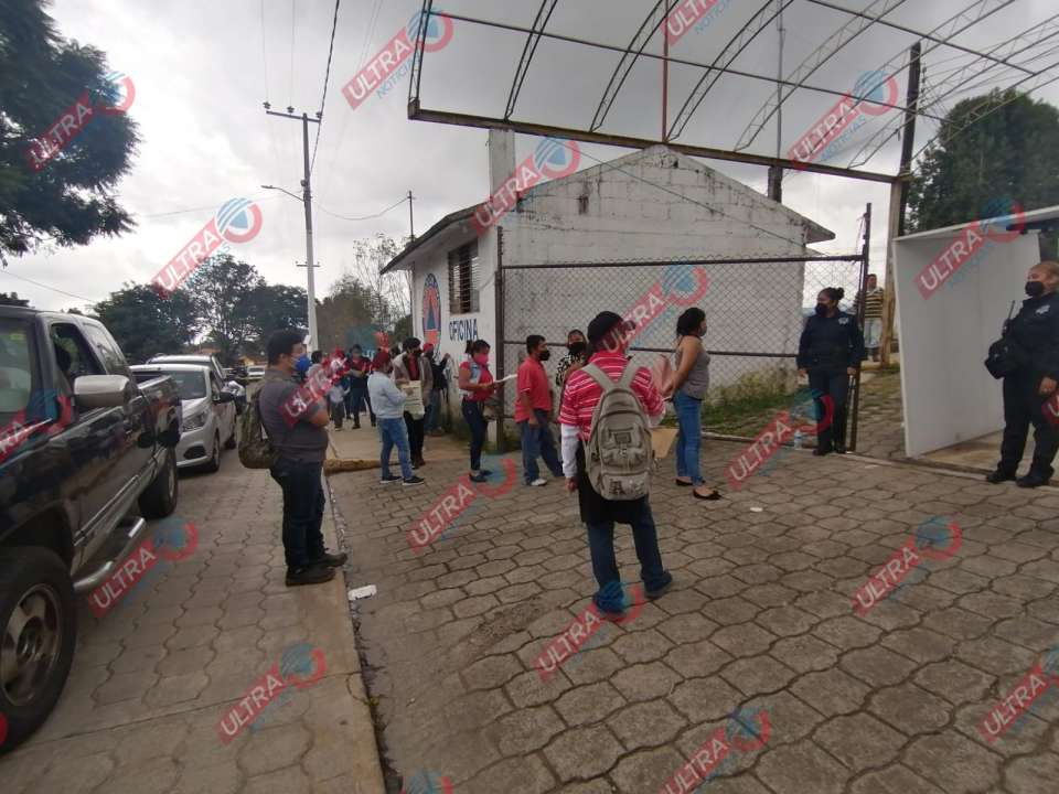 Ciudadanos de Huauchinango reportan favoritismo en la jornada de vacunación contra el Covid-19.