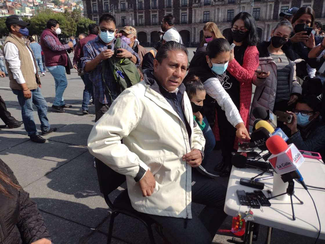 Alcalde de Toluca mantiene plantón por falta de recursos