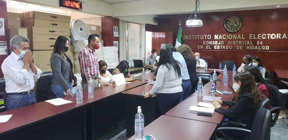 Realizan revisión de boletas para elección de gobernador en distrito electoral de Tulancingo