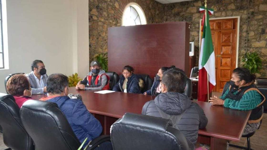 Encabeza edil, Max Muñoz, reunión con comerciantes del Municipio de Juan Galindo.
